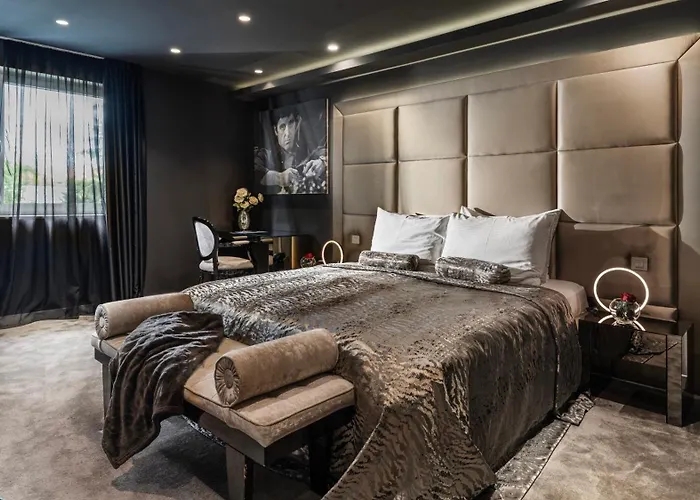 Hotel 9